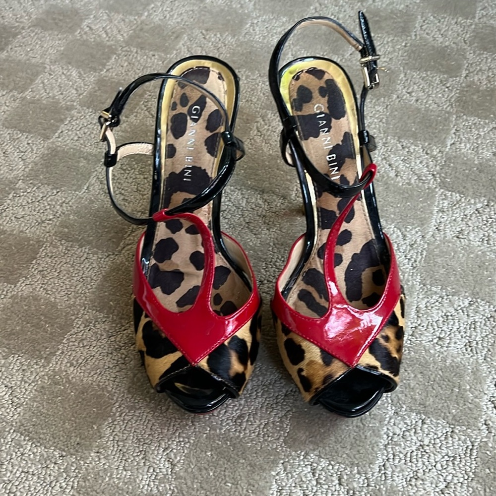 Gianni Bini leopard print heels